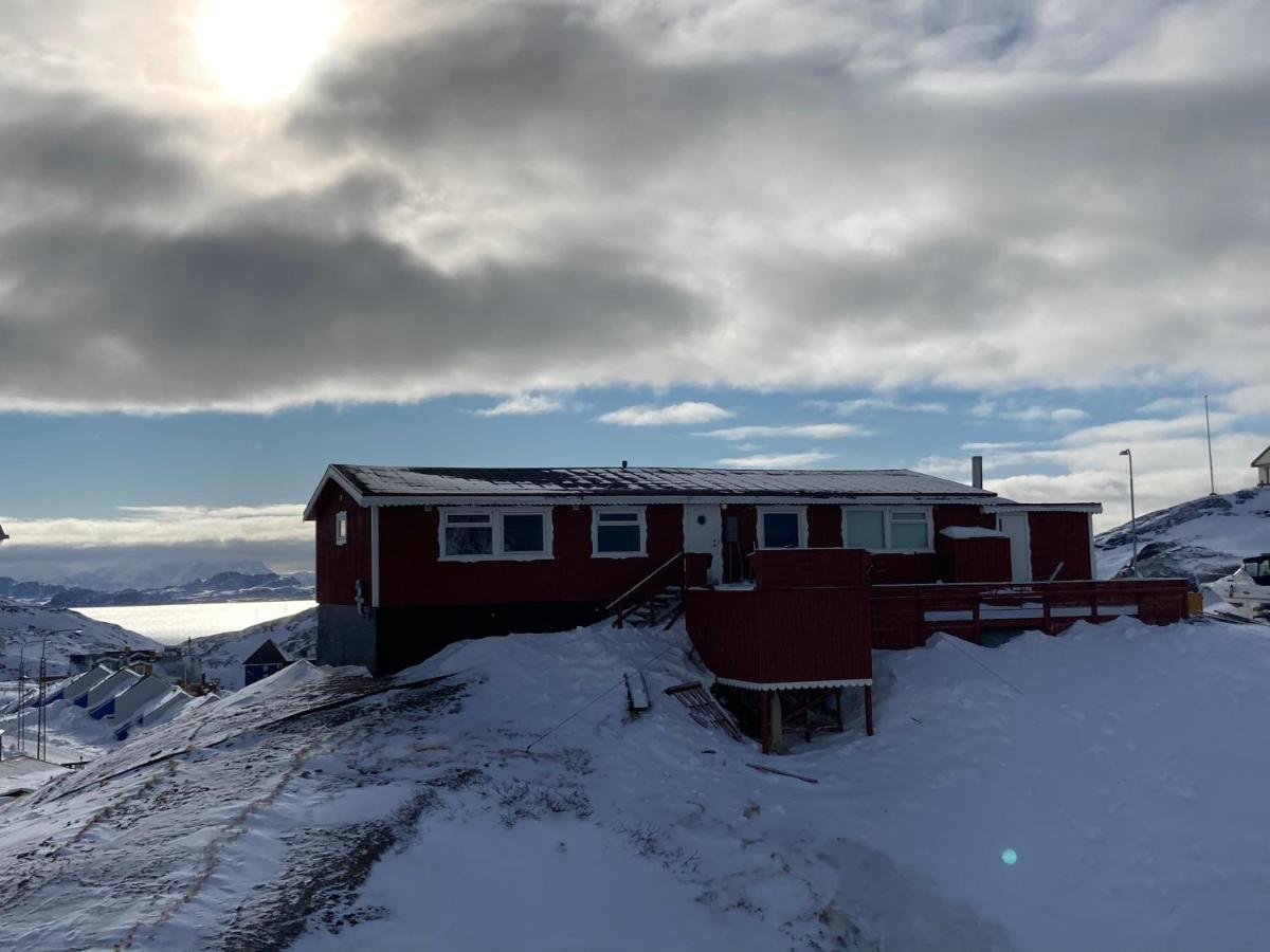 isi4u hostel, dogsled, snowmobiling Sisimiut Exterior foto