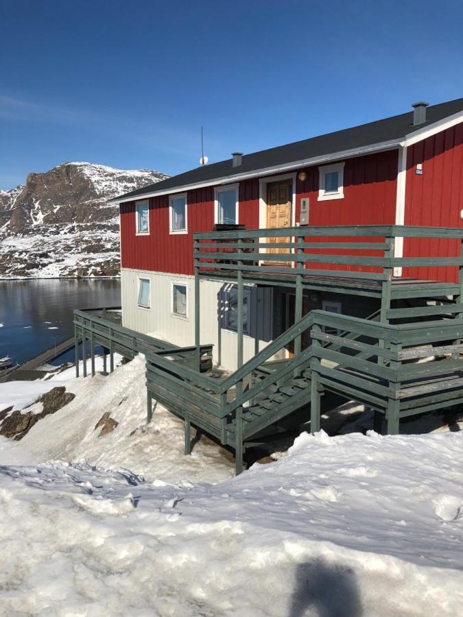 isi4u hostel, dogsled, snowmobiling Sisimiut Exterior foto