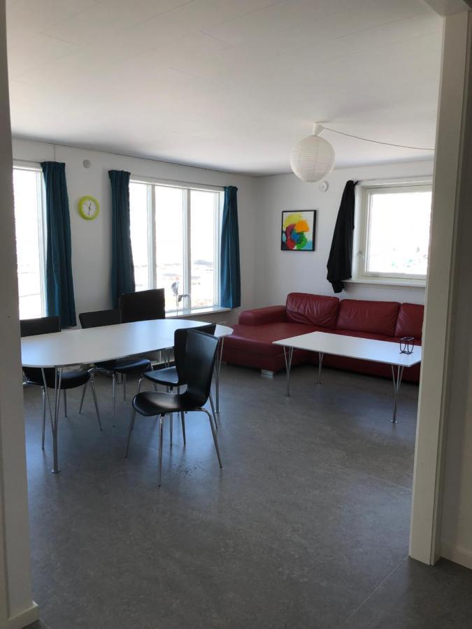 isi4u hostel, dogsled, snowmobiling Sisimiut Exterior foto